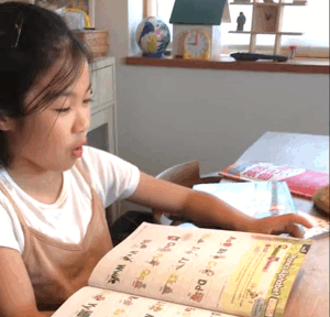 いわき市 英語教室 プラネット英語教室 中学年クラス音読中